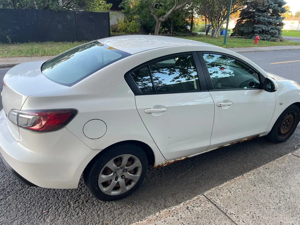 Mazda 3 2010 photo 2
