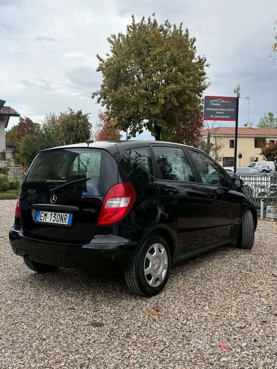 Mercedes-Benz A 160 2012 photo 3