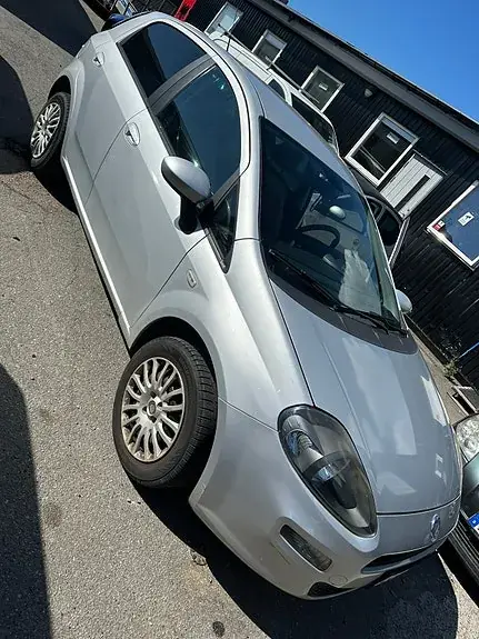 Fiat Punto 2012 photo 2