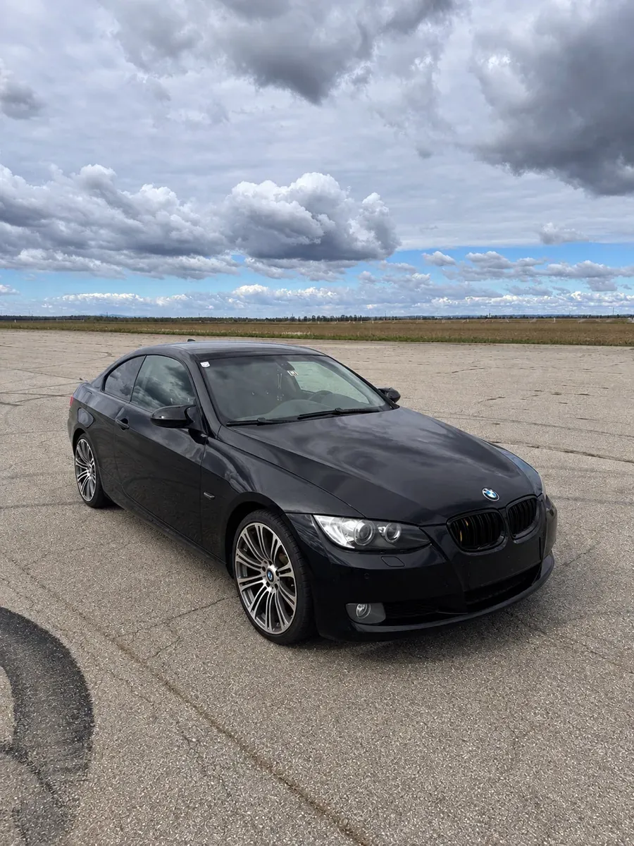 BMW 3 Series 2009 photo 2