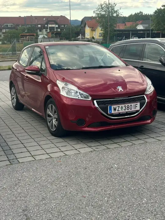 Peugeot 208 2012 photo 2