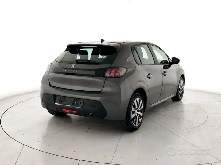 Peugeot 208 2023 photo 3