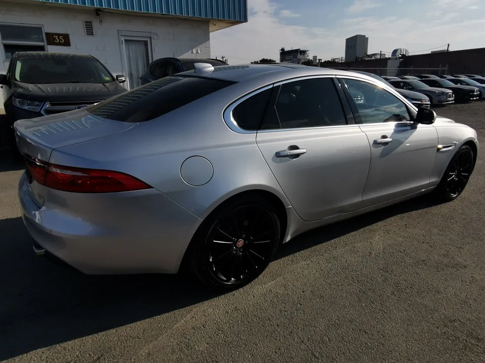 Jaguar Xf 2016 photo 2