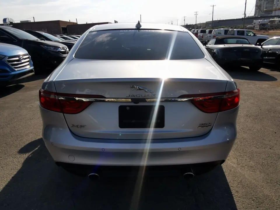 Jaguar Xf 2016 photo 3