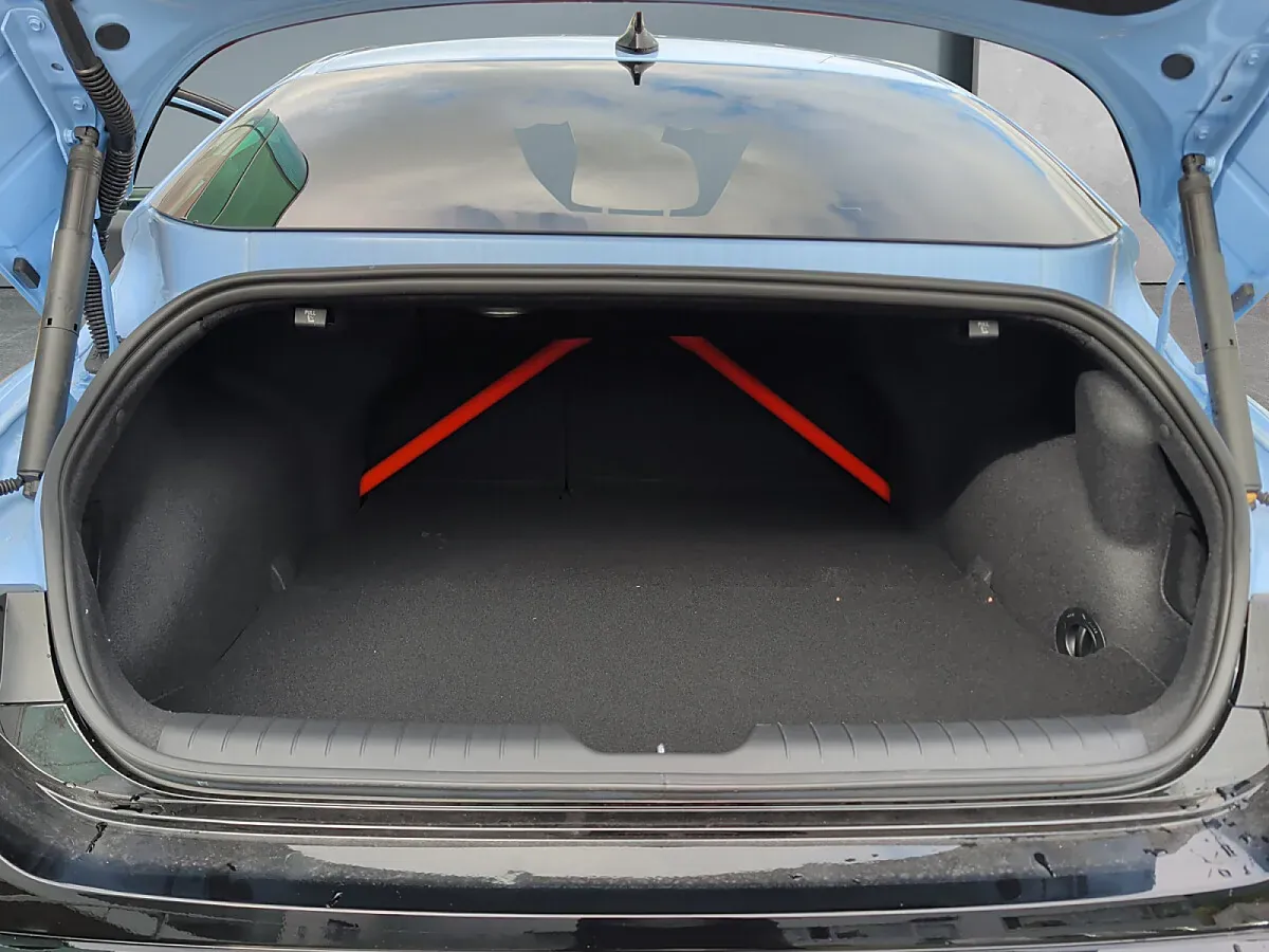 Hyundai Ioniq 6 photo 2