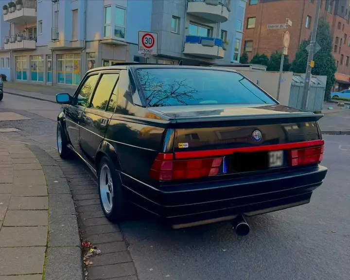 Alfa Romeo 75