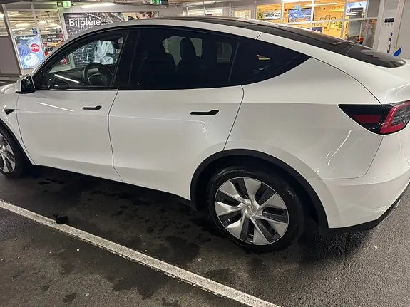 Tesla Model Y 2023 photo 5
