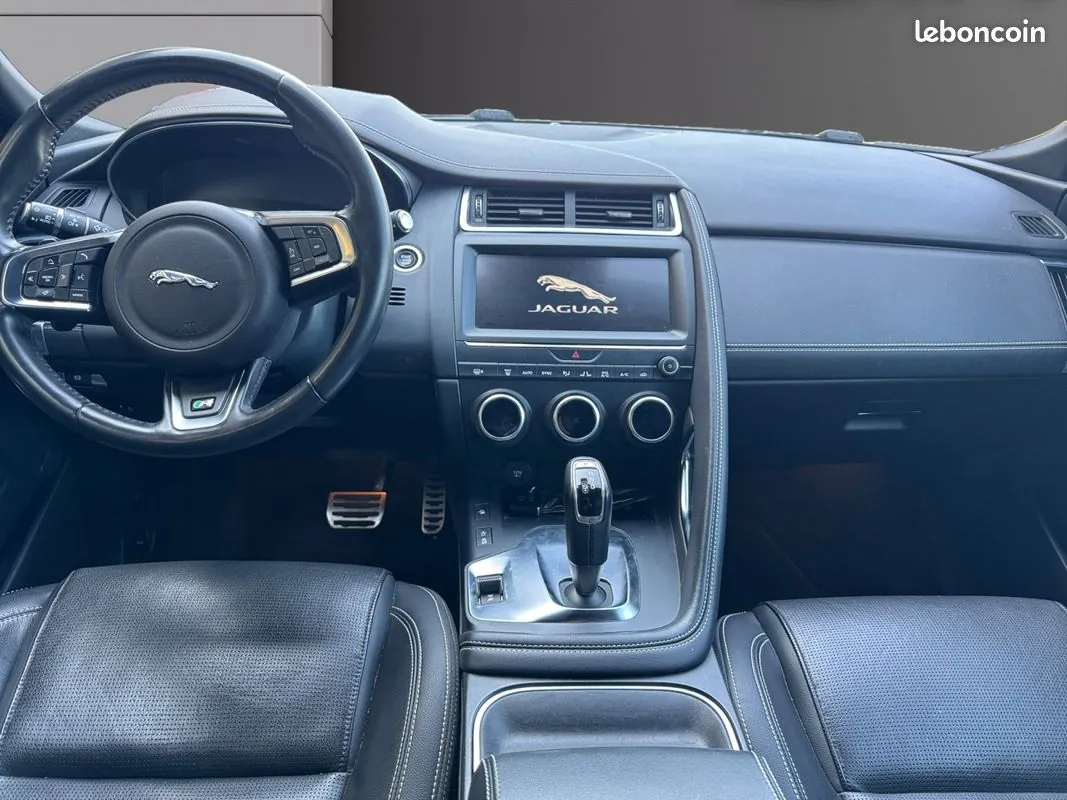 Jaguar E-Pace 2019 photo 2