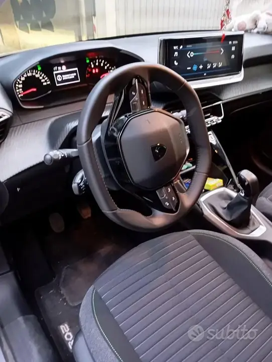 Peugeot 208 2024 photo 3