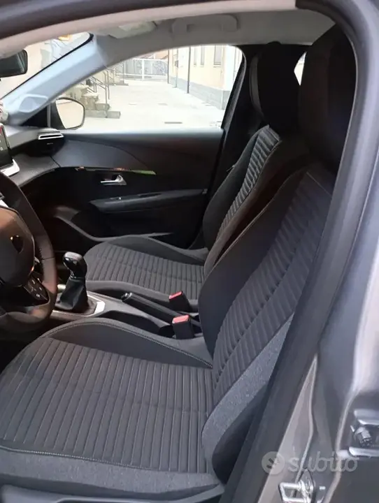 Peugeot 208 2024 photo 2