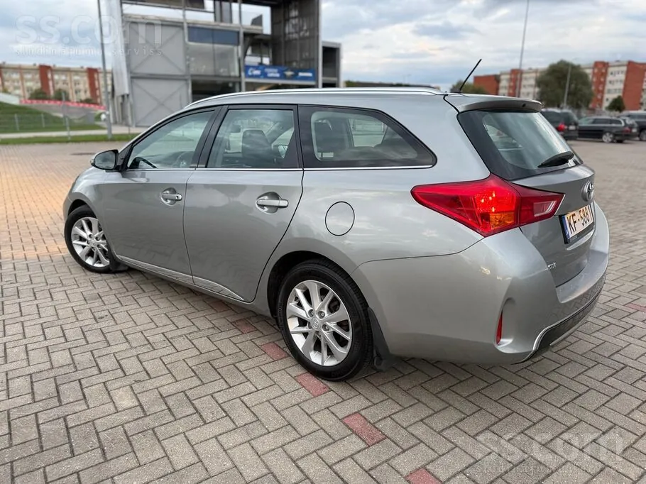 Toyota Auris 2013 photo 5