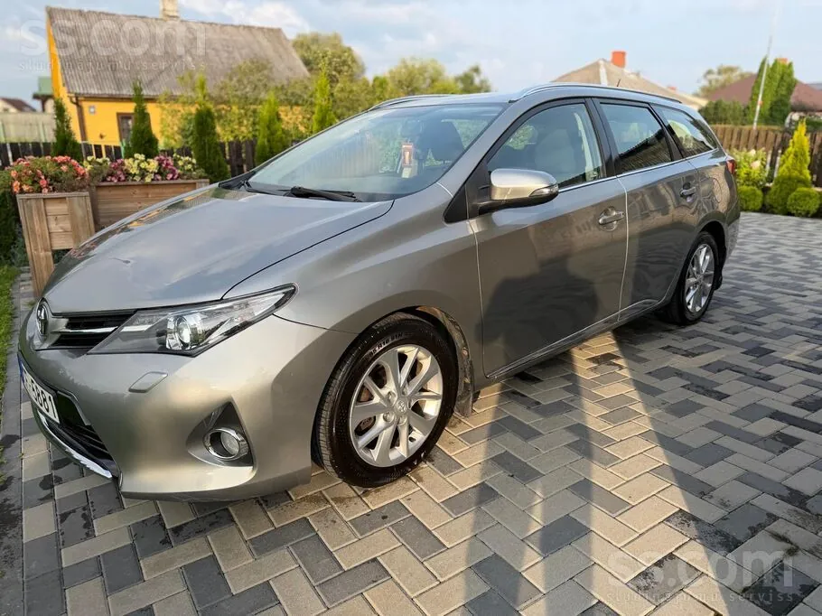 Toyota Auris 2013 photo 3