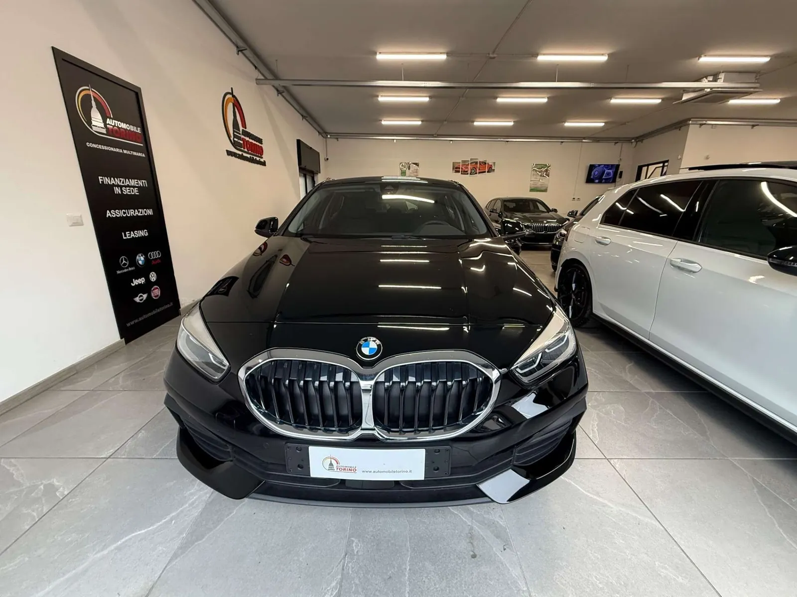 BMW 118I 2023 photo 2