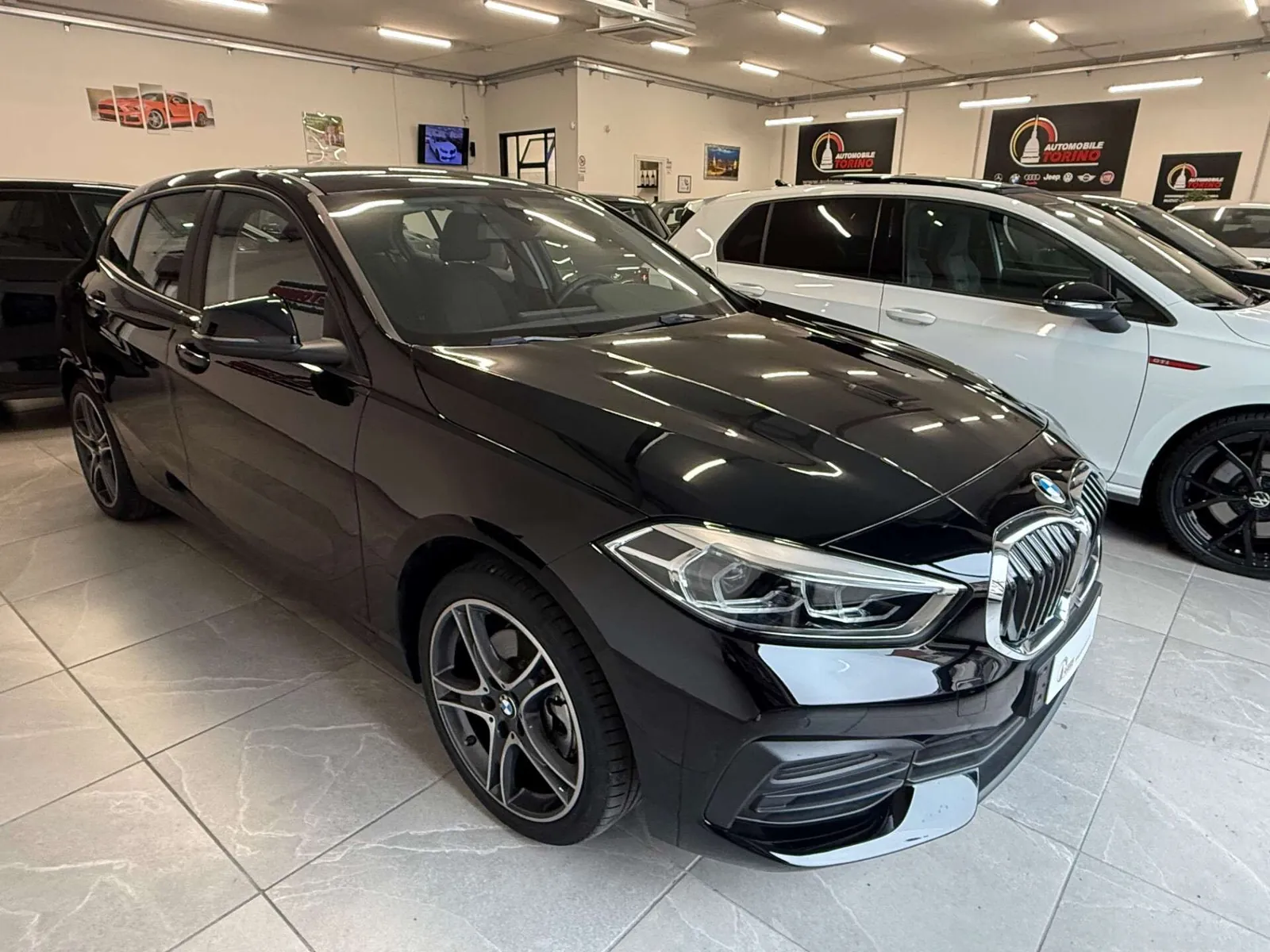 BMW 118I 2023 photo 3
