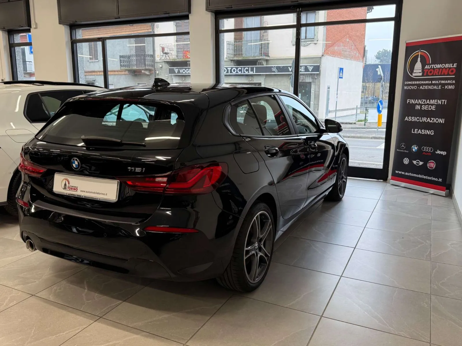 BMW 118I 2023 photo 4