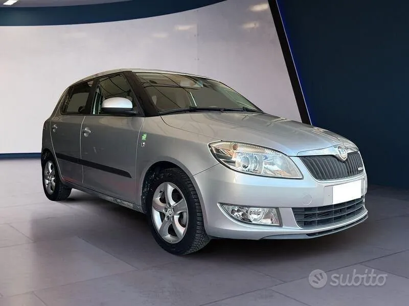 Skoda Fabia 2011 photo 3