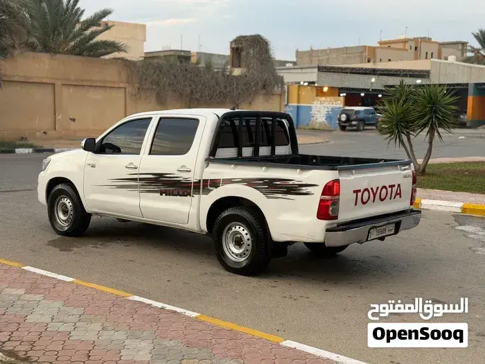 Toyota Hilux 2013 photo 2