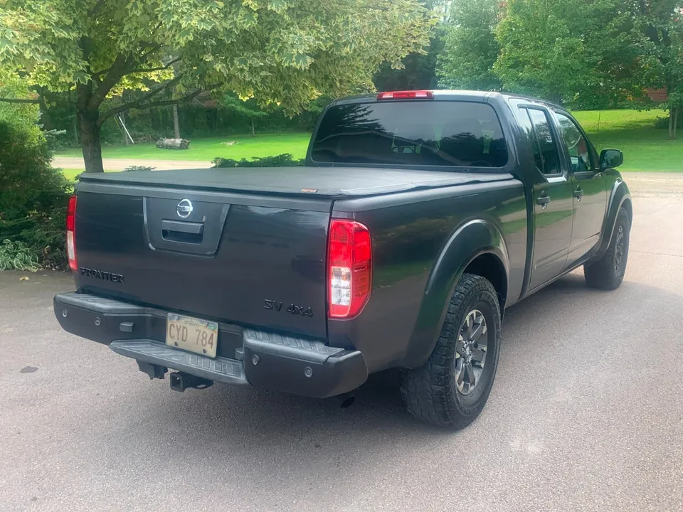 Nissan Frontier 2013 photo 3