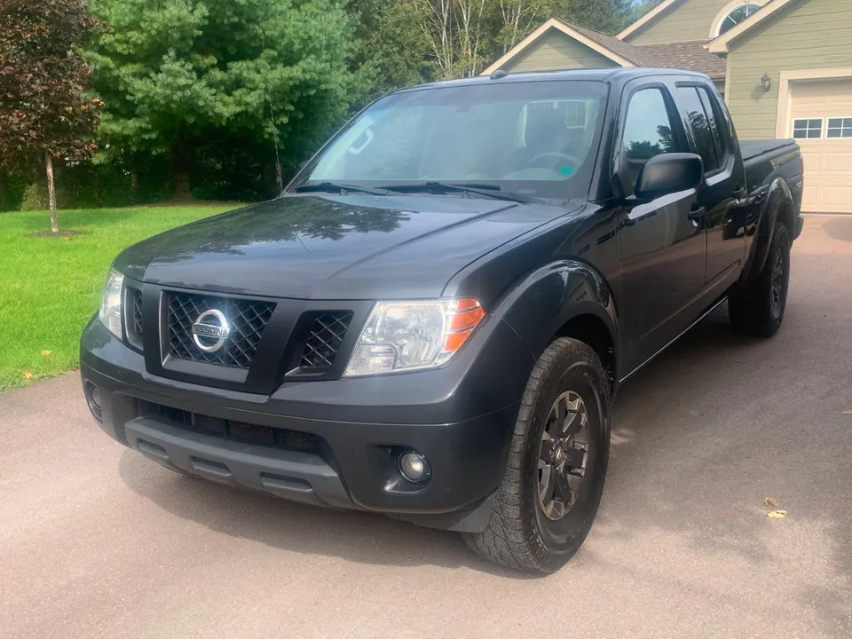 Nissan Frontier 2013 photo 2