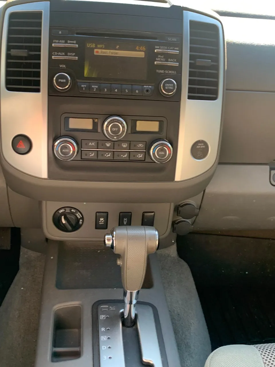 Nissan Frontier 2013 photo 5