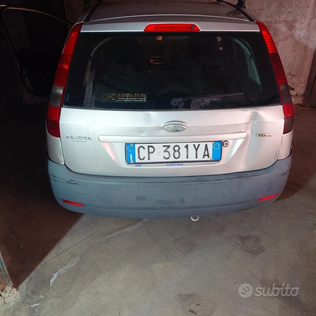 Ford Fiesta 2004 photo 2