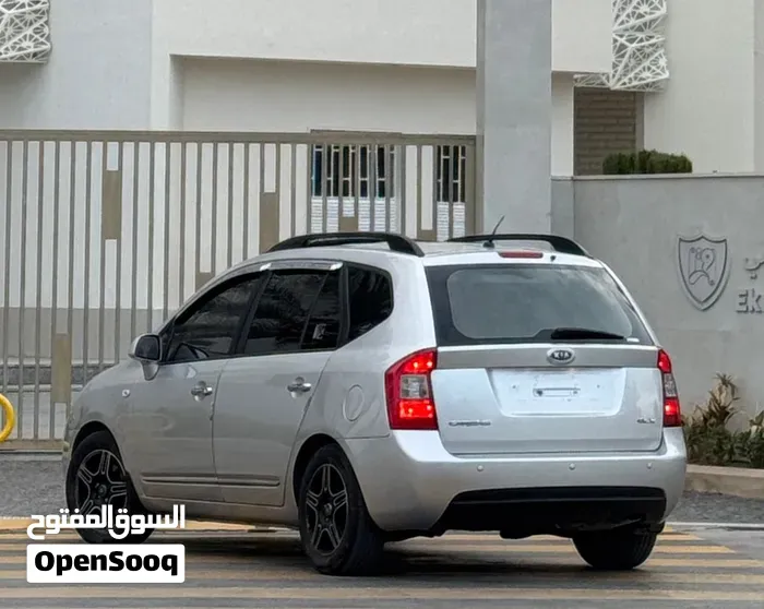 Kia Carens 2009 photo 2