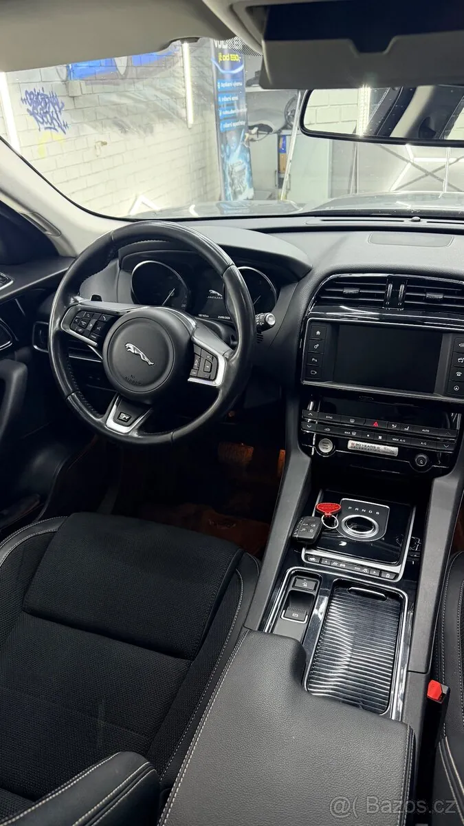 Jaguar F-Pace 2018 photo 5
