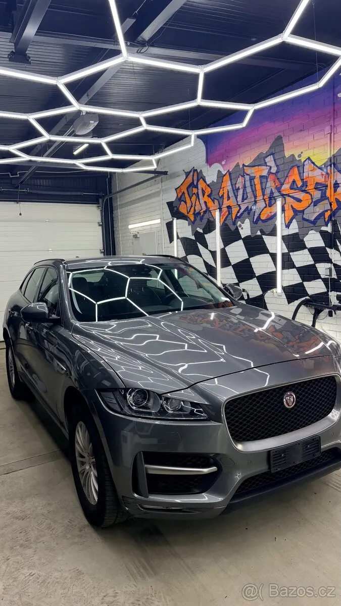 Jaguar F-Pace 2018 photo 2