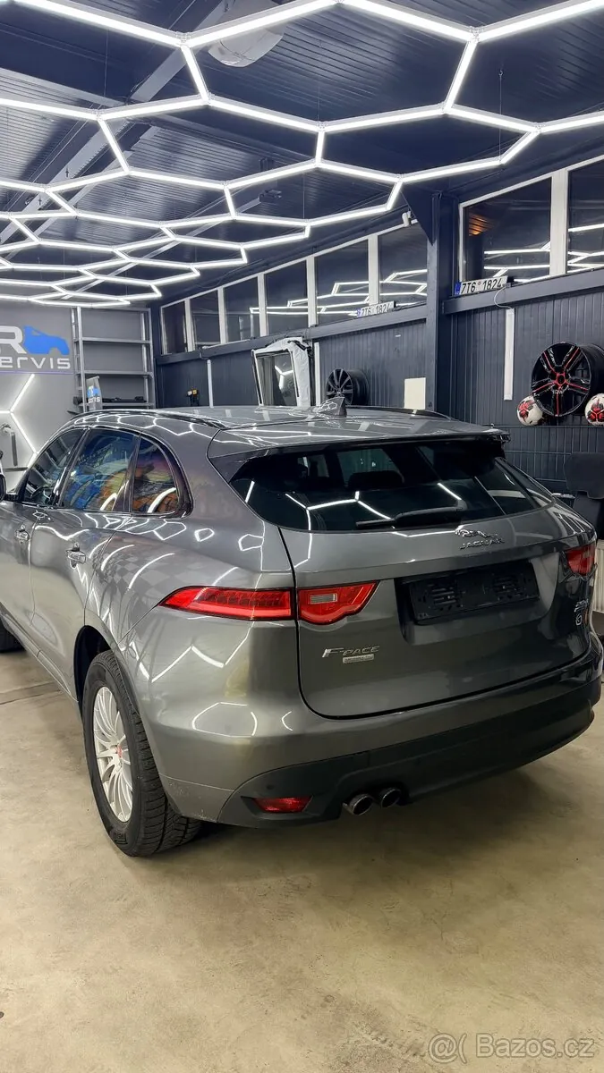 Jaguar F-Pace 2018 photo 3