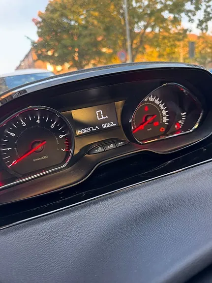Peugeot 208 2012 photo 4