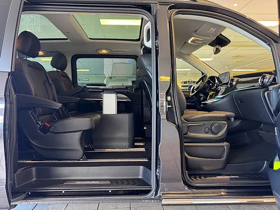 Mercedes-Benz Eqv300 2023 photo 3