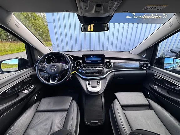 Mercedes-Benz Eqv300 2023 photo 2