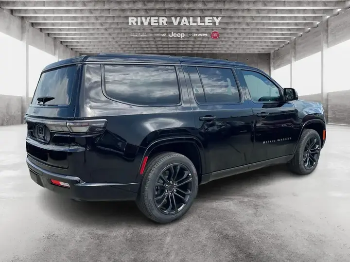 Jeep Grand Wagoneer 2026 photo 3