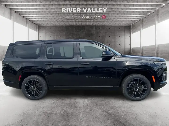 Jeep Grand Wagoneer 2026 photo 2
