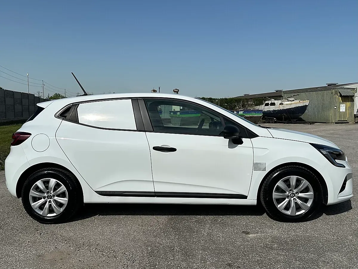 Renault Clio 2023 photo 2