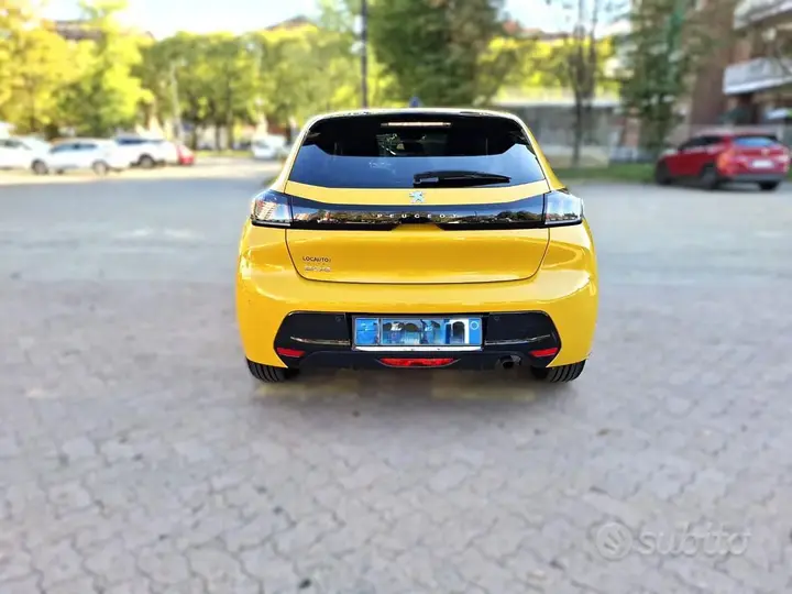 Peugeot 208 2021 photo 3