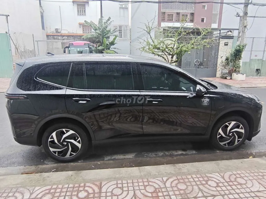 Vinfast Limo Green 2026 photo 2