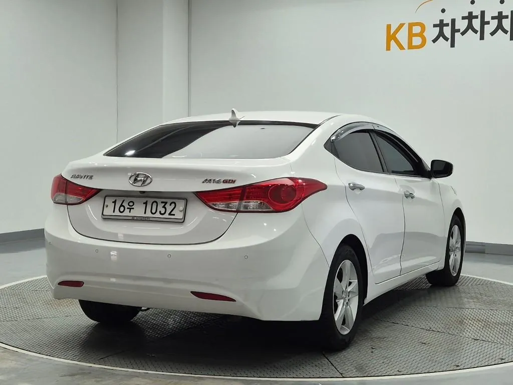 Hyundai Elantra 2011 photo 3