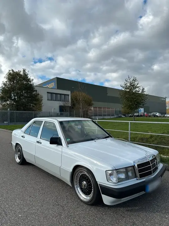 Mercedes-Benz 190E