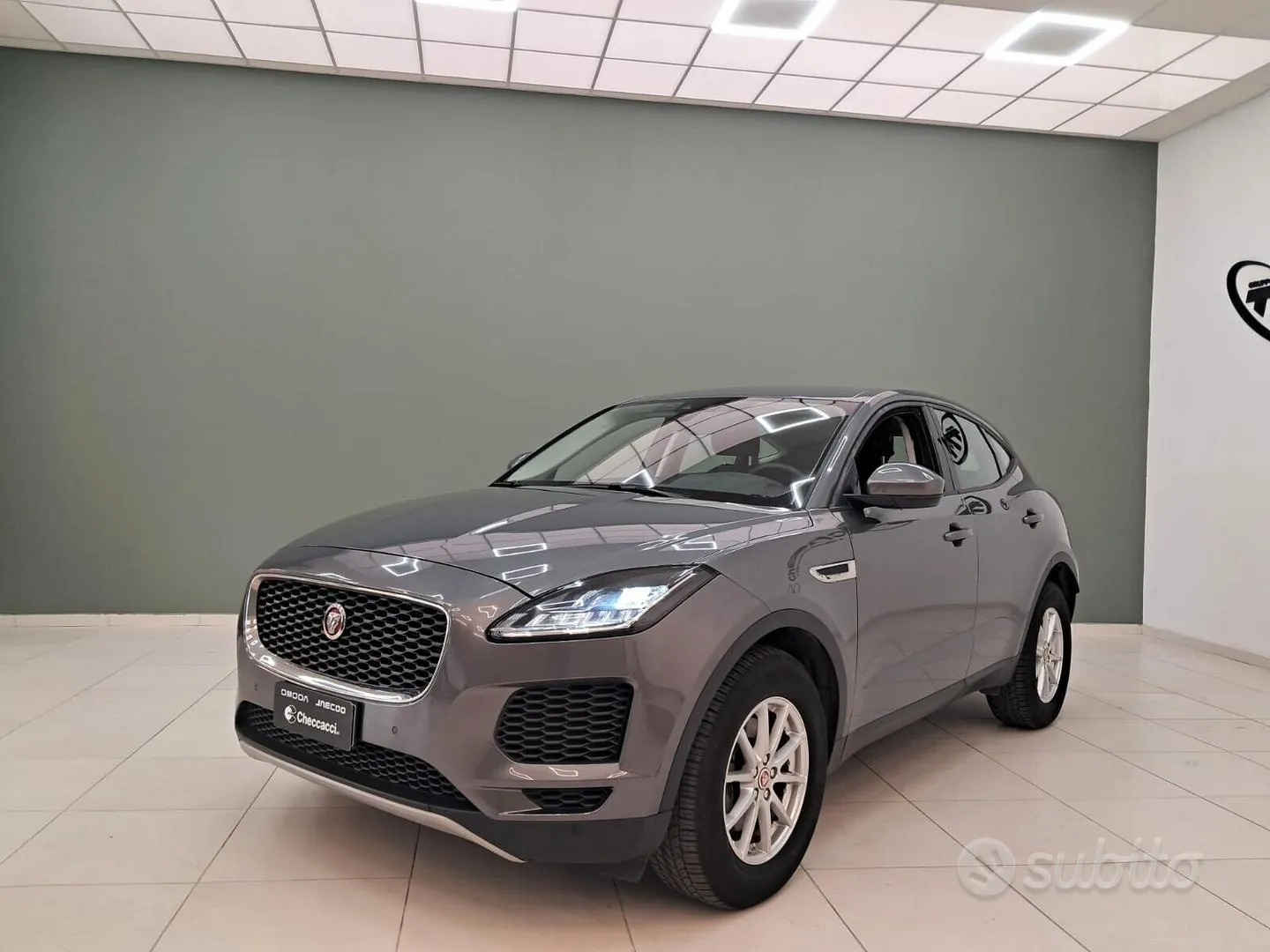 Jaguar E-Pace 2019 photo 3