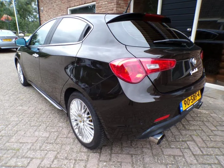 Alfa Romeo Giulietta 2011 photo 3