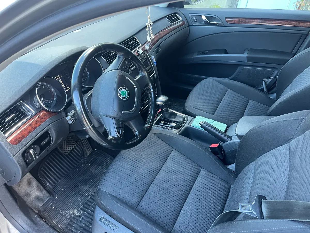 Skoda Superb 2012 photo 3