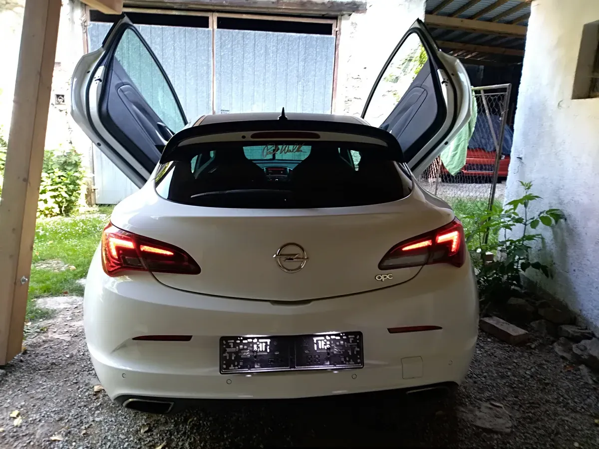 Opel Astra 2014 photo 3