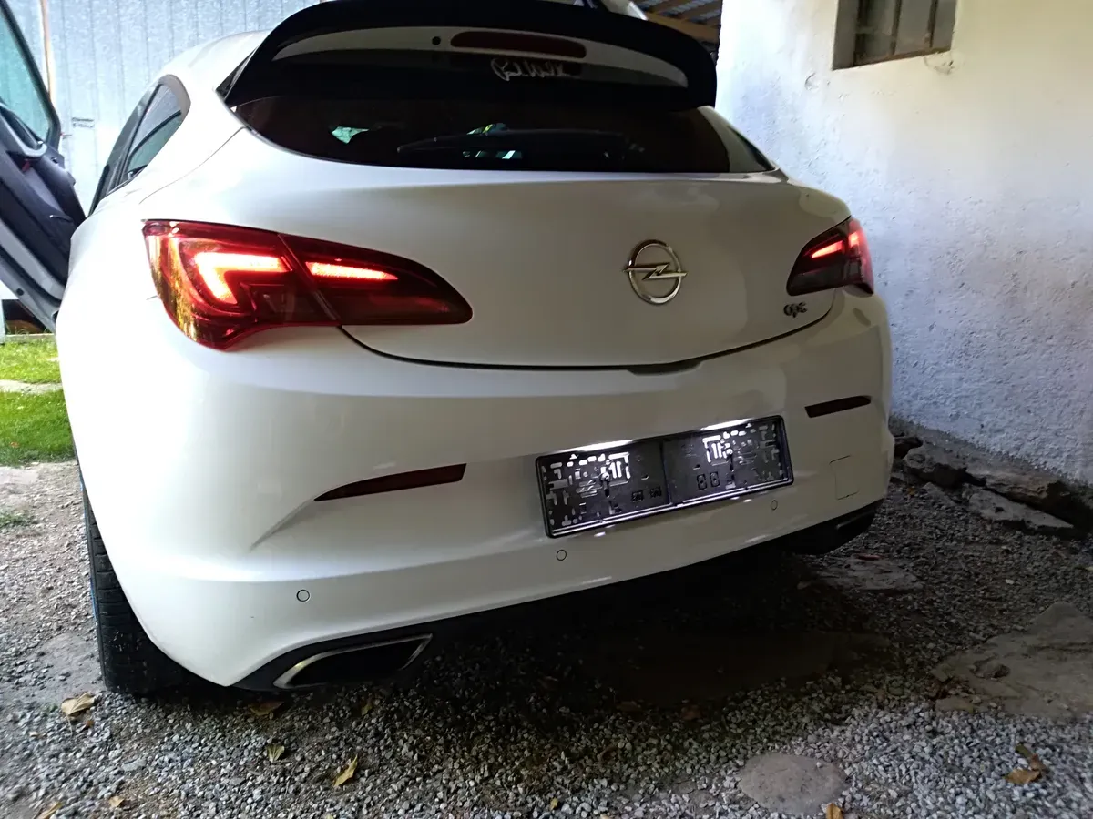 Opel Astra 2014 photo 2
