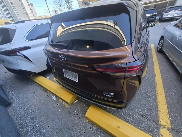Toyota Sienna 2021 photo 2