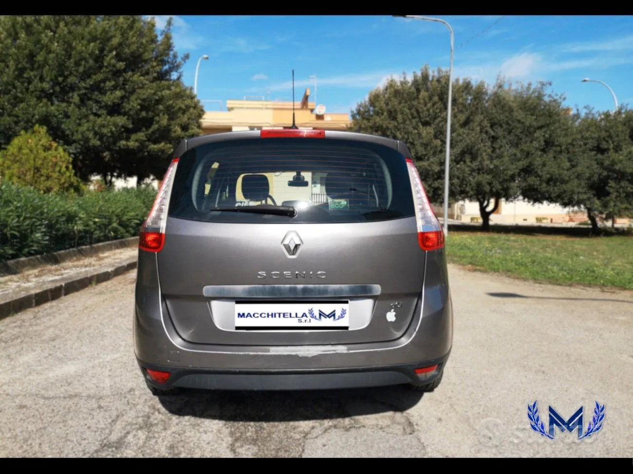 Renault Megane Scenic 2010 photo 2