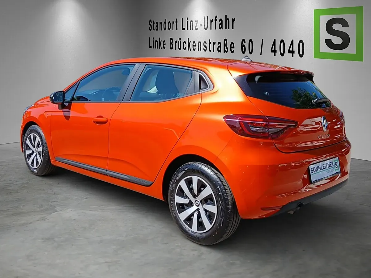 Renault Clio 2023 photo 2