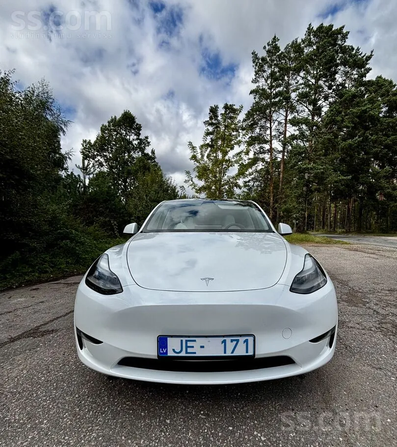 Tesla Model Y 2023 photo 2