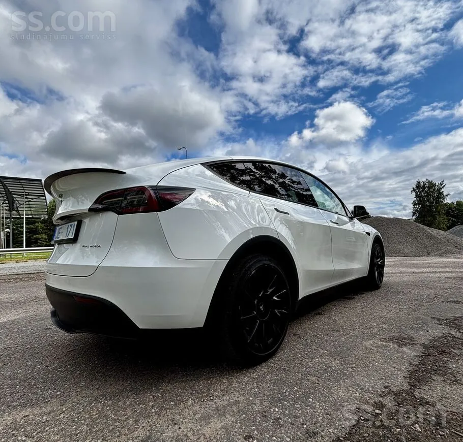 Tesla Model Y 2023 photo 3