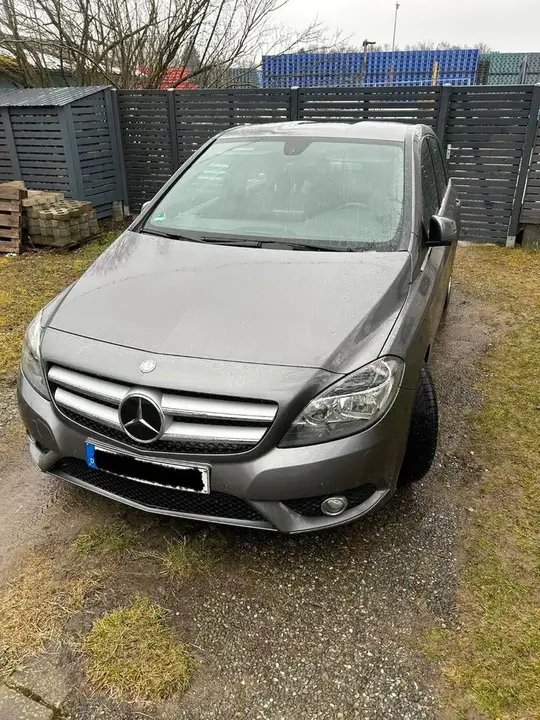 Mercedes-Benz B 200